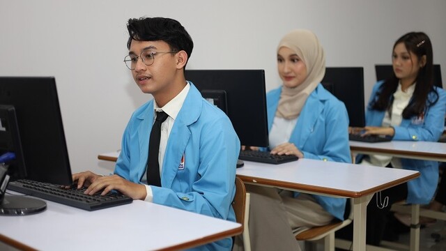 Model Pembelajaran Hibrida Mengevaluasi keterlibatan siswa dan prestasi akademik